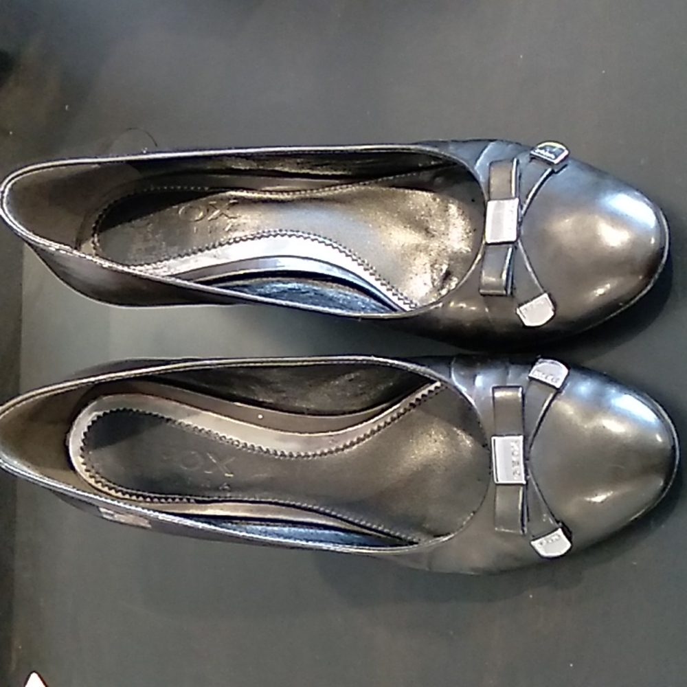 Geox patent leather charcoal grey heels